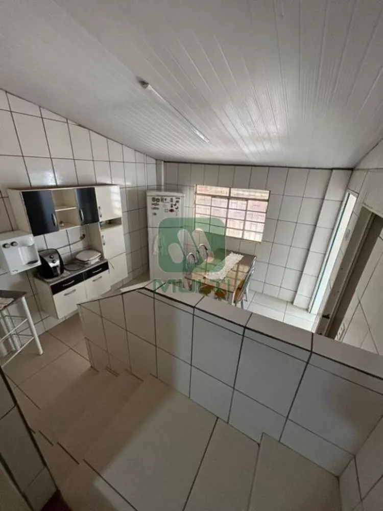 Casa à venda com 3 quartos, 178m² - Foto 3