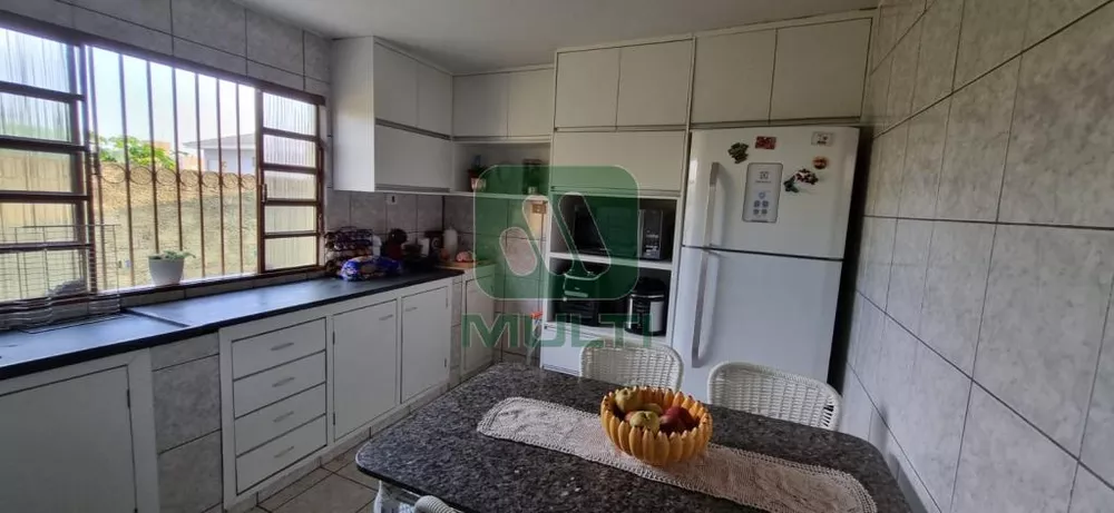 Casa à venda com 3 quartos, 197m² - Foto 13