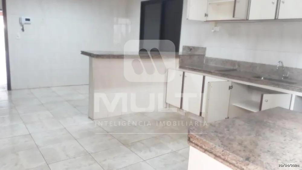 Casa, 3 quartos, 220 m² - Foto 3