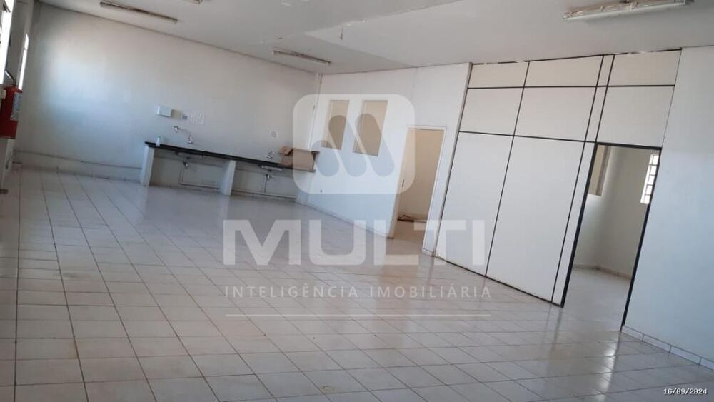 Prédio Inteiro à venda com 1 quarto, 800m² - Foto 1