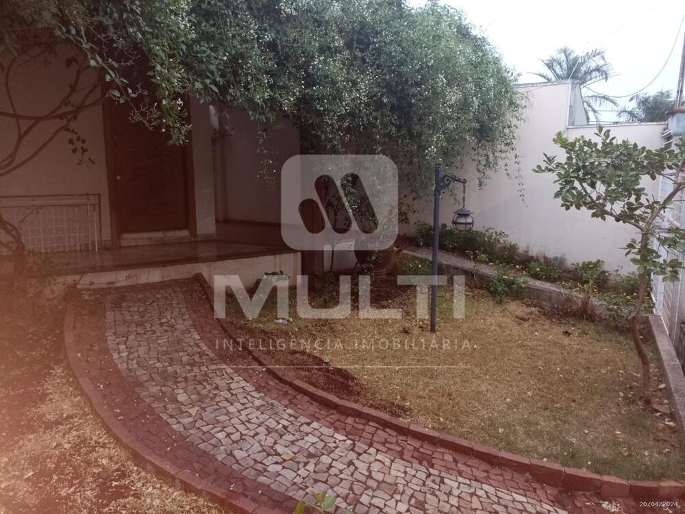 Casa, 5 quartos, 204 m² - Foto 1