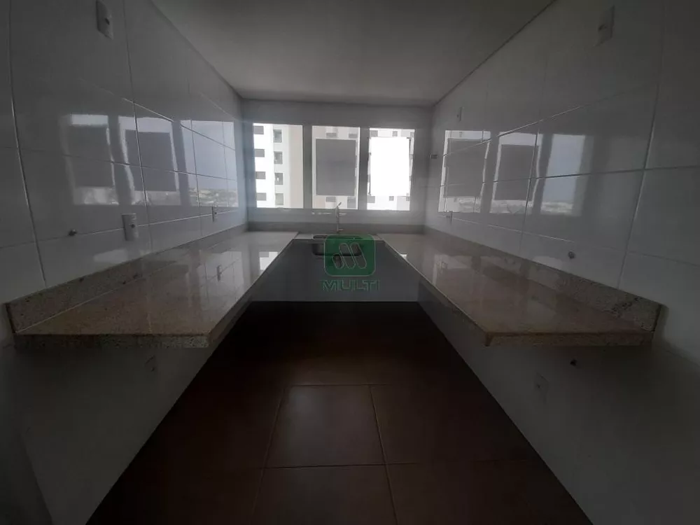 Apartamento à venda com 3 quartos, 136m² - Foto 4