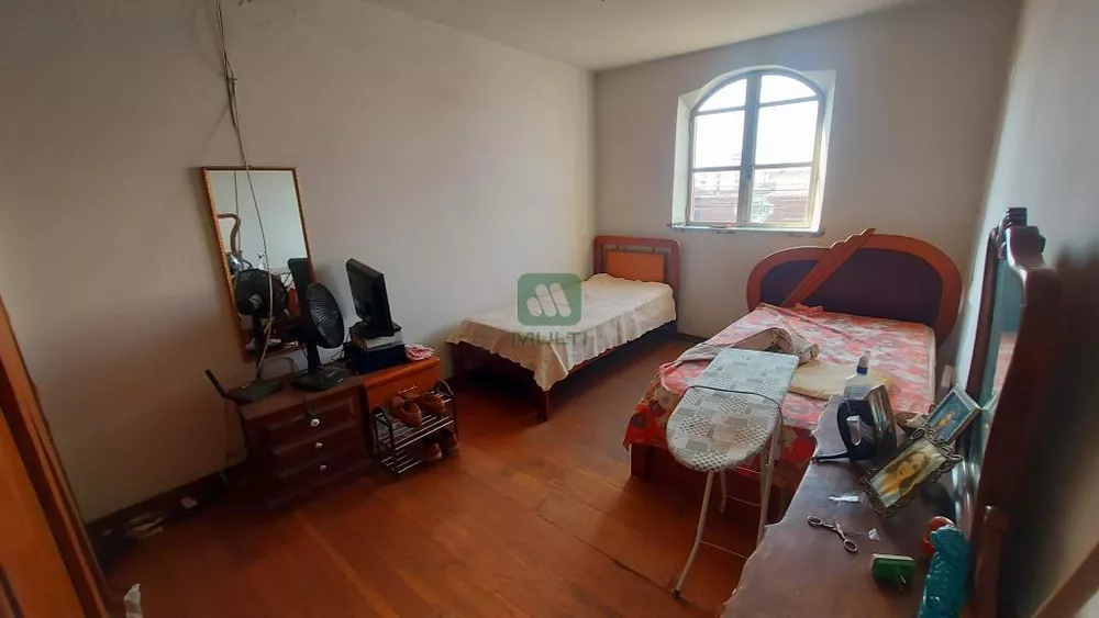 Casa à venda com 8 quartos, 351m² - Foto 7