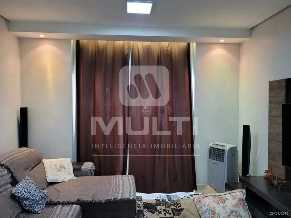 Casa, 3 quartos, 275 m² - Foto 1