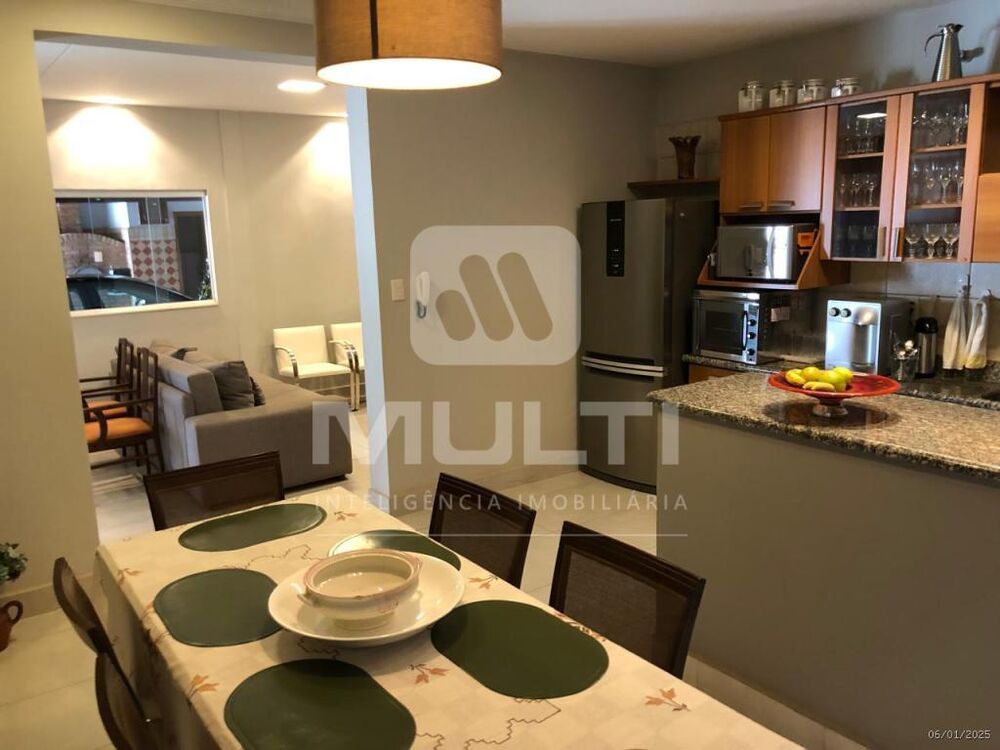 Casa, 5 quartos, 291 m² - Foto 2