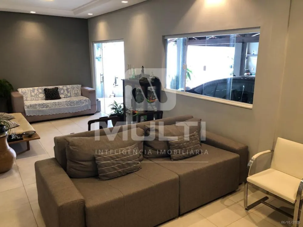Casa, 5 quartos, 291 m² - Foto 2