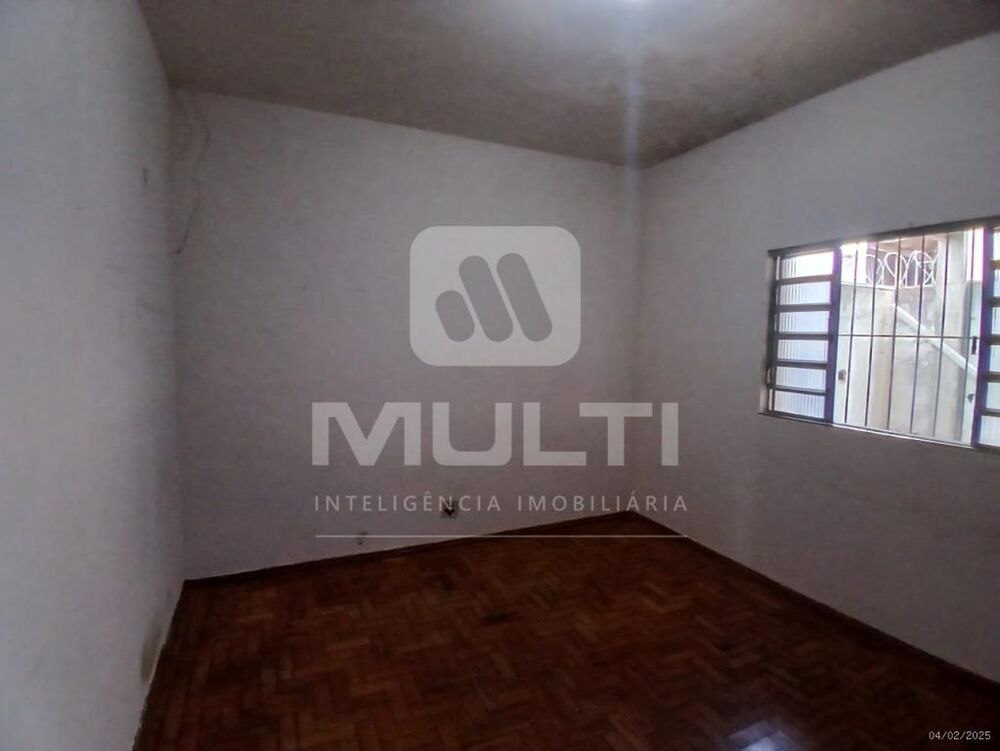 Casa à venda com 3 quartos, 270m² - Foto 4