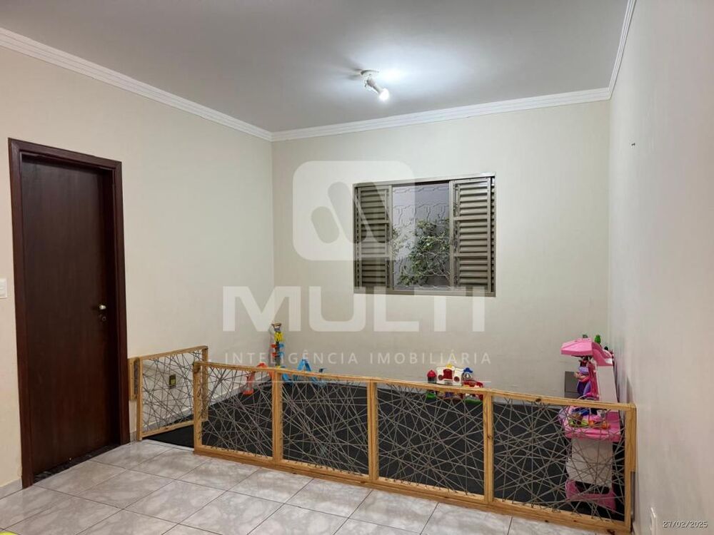 Casa à venda com 3 quartos, 209m² - Foto 4
