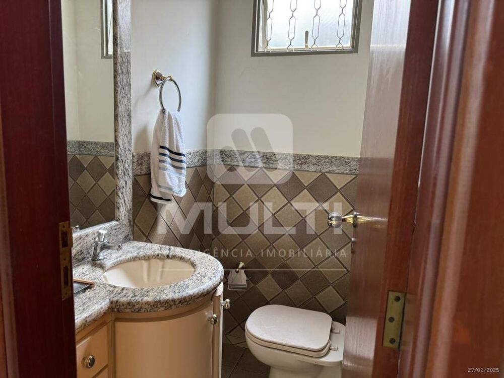 Casa à venda com 3 quartos, 209m² - Foto 20