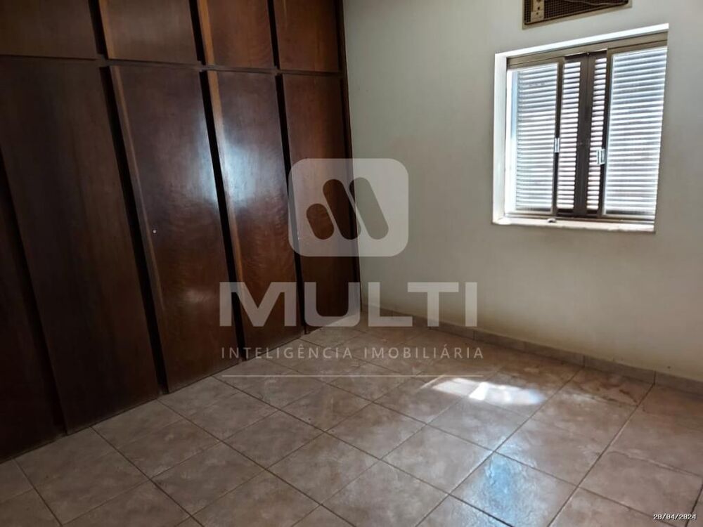 Casa, 3 quartos, 395 m² - Foto 1