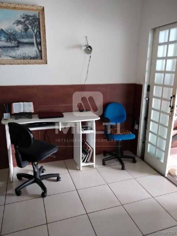Casa à venda com 3 quartos, 200m² - Foto 2