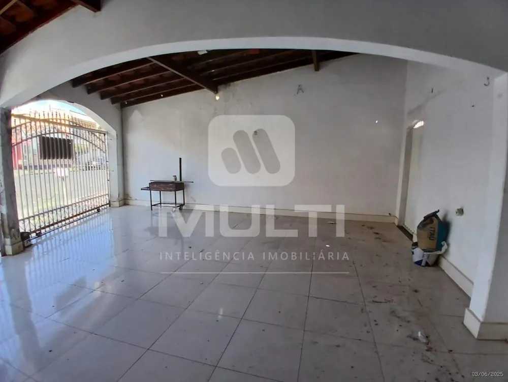 Casa, 3 quartos, 221 m² - Foto 1