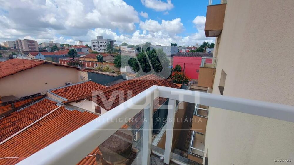 Apartamento à venda com 3 quartos, 94m² - Foto 2