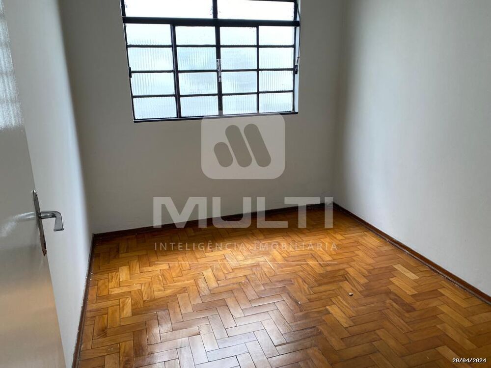 Casa à venda com 2 quartos, 90m² - Foto 4