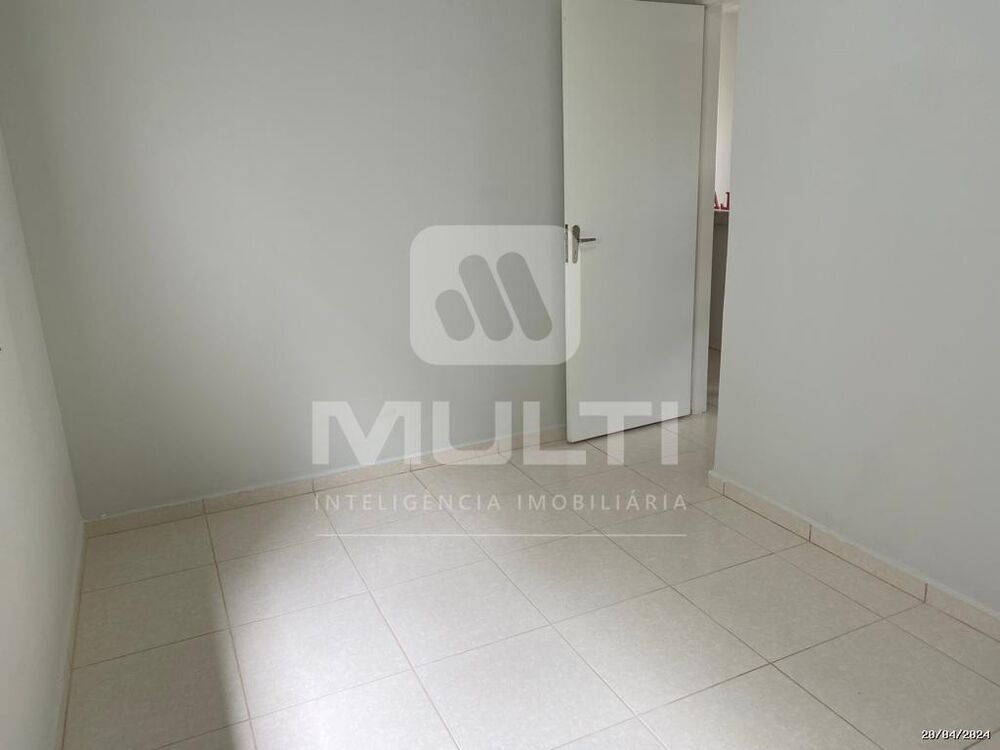 Casa à venda com 2 quartos, 90m² - Foto 2