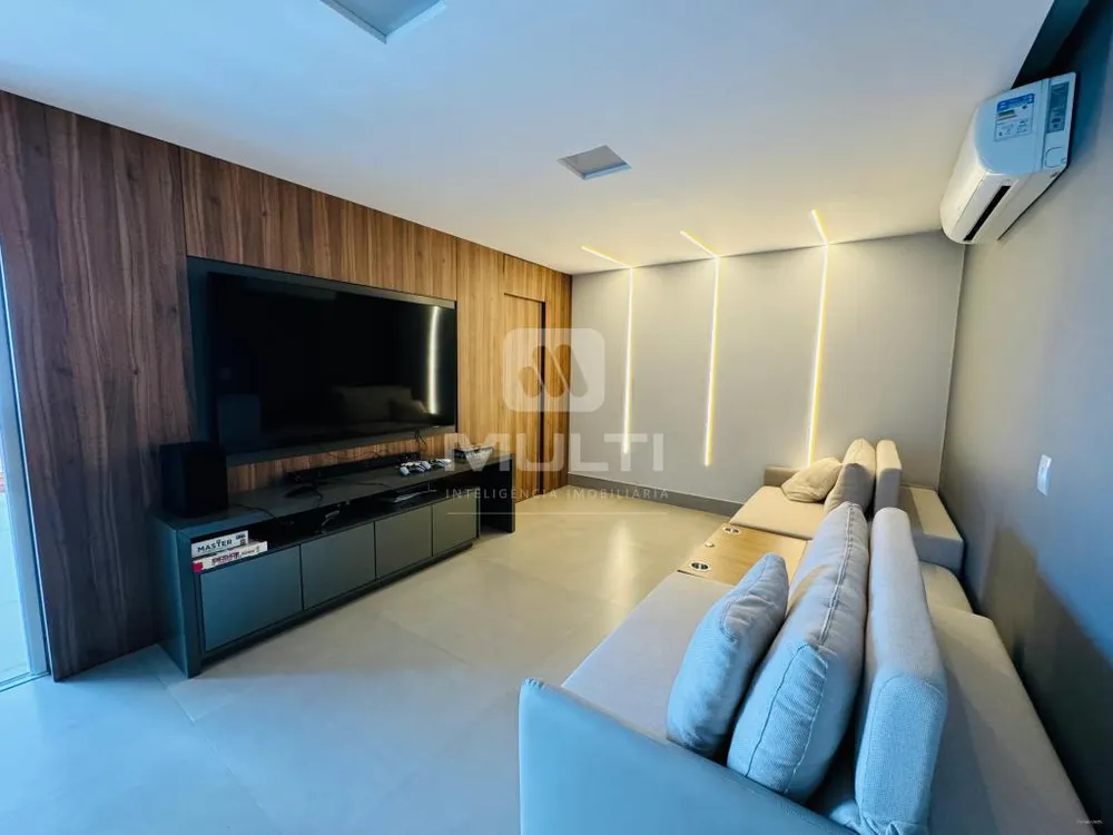 Cobertura, 3 quartos, 216 m² - Foto 1