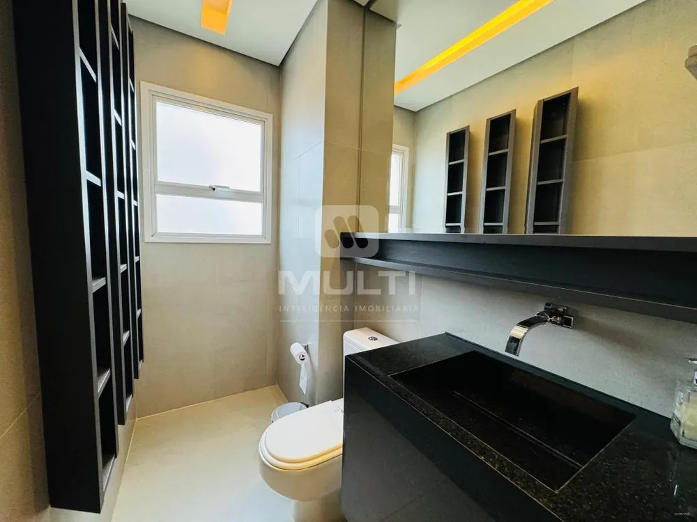 Cobertura, 3 quartos, 216 m² - Foto 2
