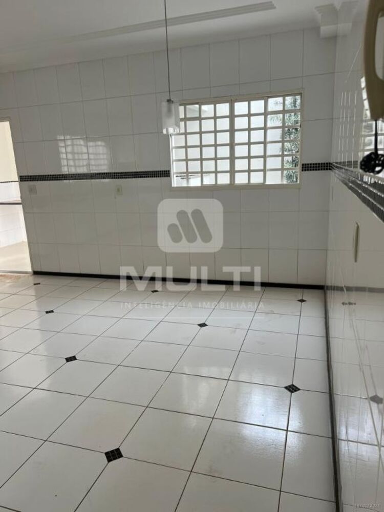 Casa, 3 quartos, 250 m² - Foto 2