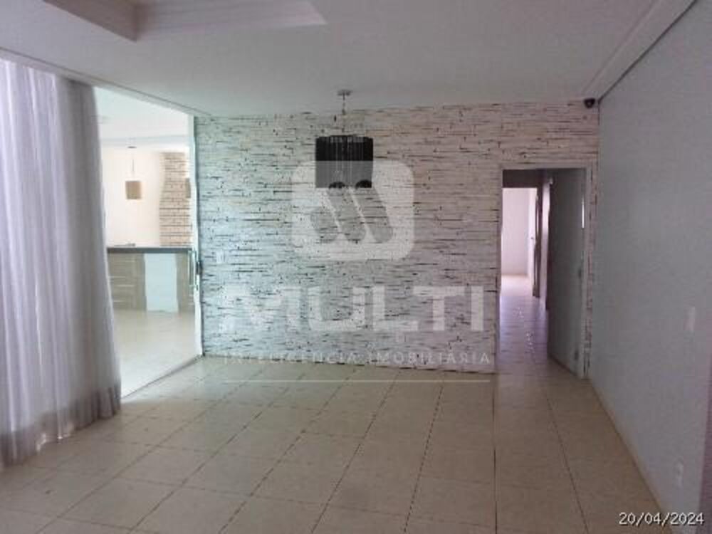 Casa, 3 quartos, 210 m² - Foto 1