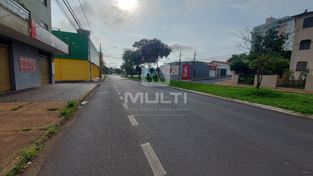 Loteamento e Condomínio - Foto 1