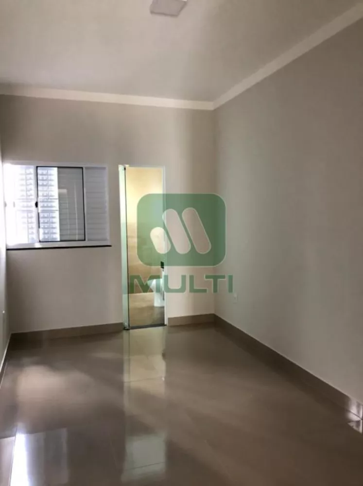 Casa à venda com 2 quartos, 70m² - Foto 2