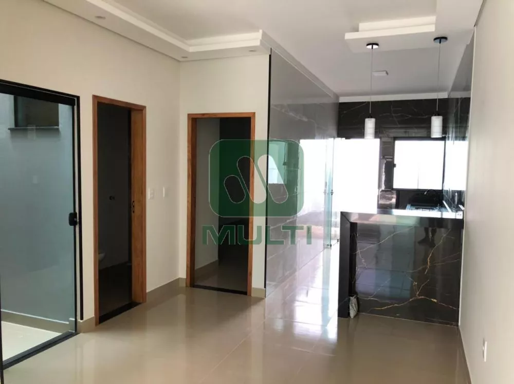 Casa à venda com 2 quartos, 70m² - Foto 4