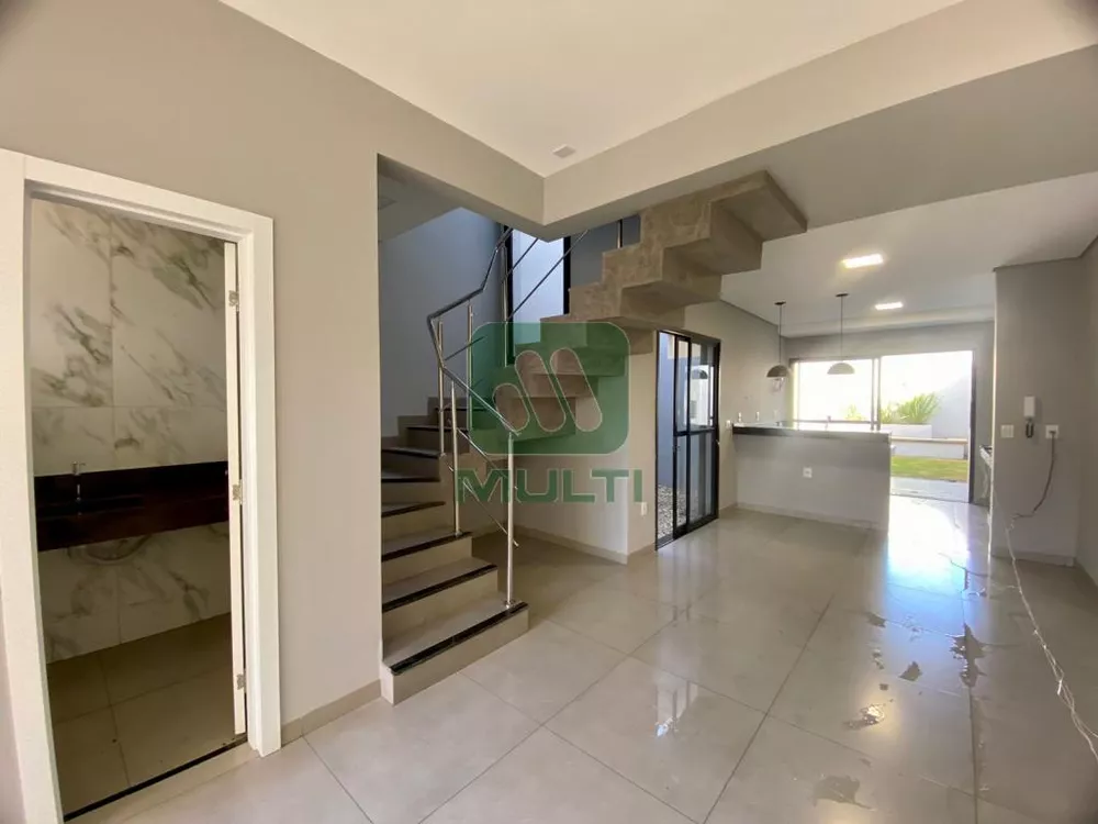 Casa à venda com 3 quartos, 130m² - Foto 1