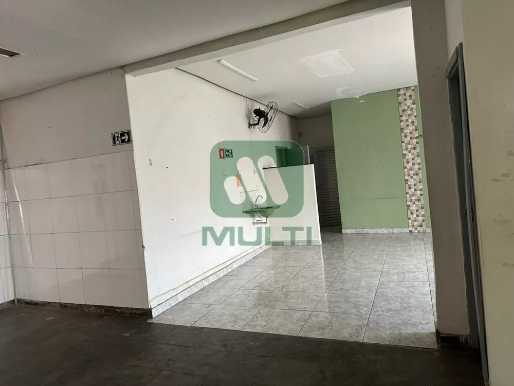 Prédio Inteiro à venda com 2 quartos, 250m² - Foto 2