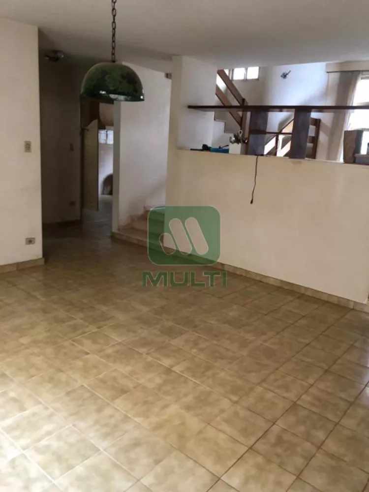 Casa à venda com 3 quartos, 411m² - Foto 4