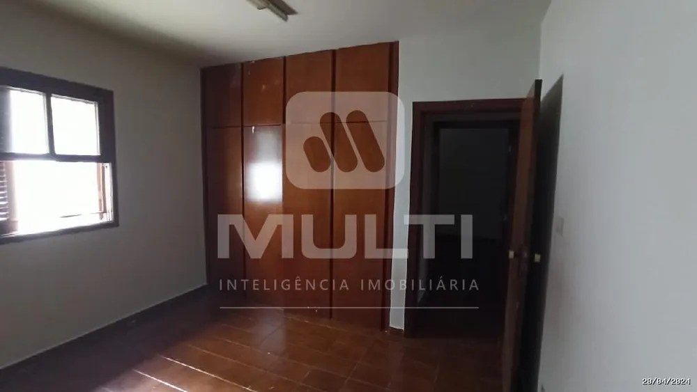 Casa, 5 quartos, 298 m² - Foto 2