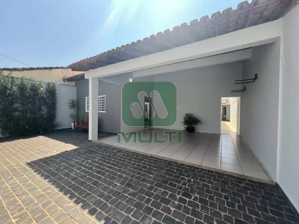 Casa à venda com 3 quartos, 160m² - Foto 1