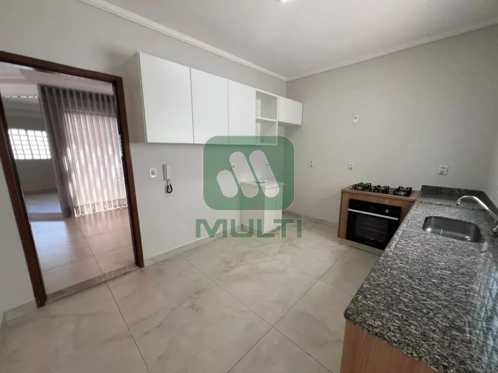 Casa à venda com 3 quartos, 160m² - Foto 3