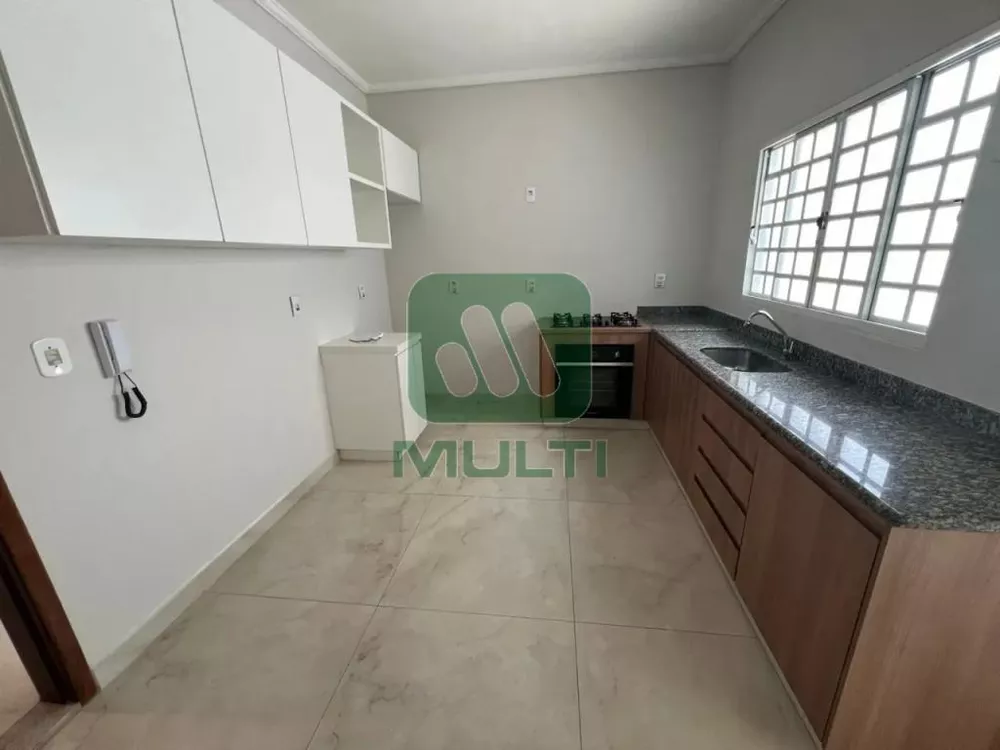 Casa à venda com 3 quartos, 160m² - Foto 2