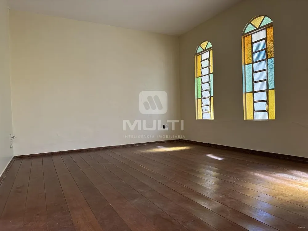 Casa, 3 quartos, 202 m² - Foto 2