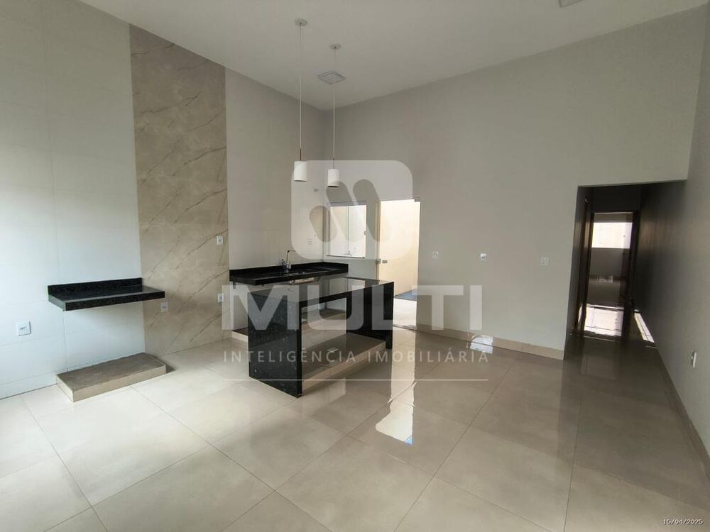 Casa à venda com 2 quartos, 65m² - Foto 1