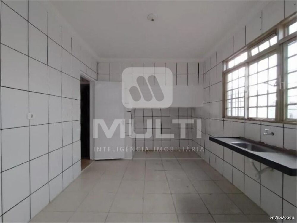 Prédio Inteiro à venda com 1 quarto, 248m² - Foto 2