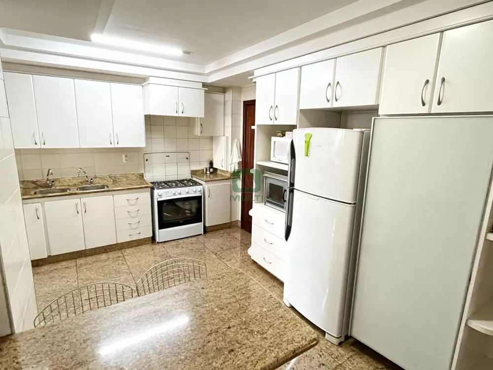 Apartamento à venda com 3 quartos, 203m² - Foto 8