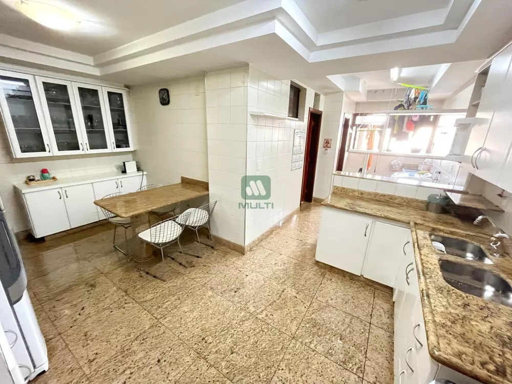 Apartamento à venda com 3 quartos, 203m² - Foto 12