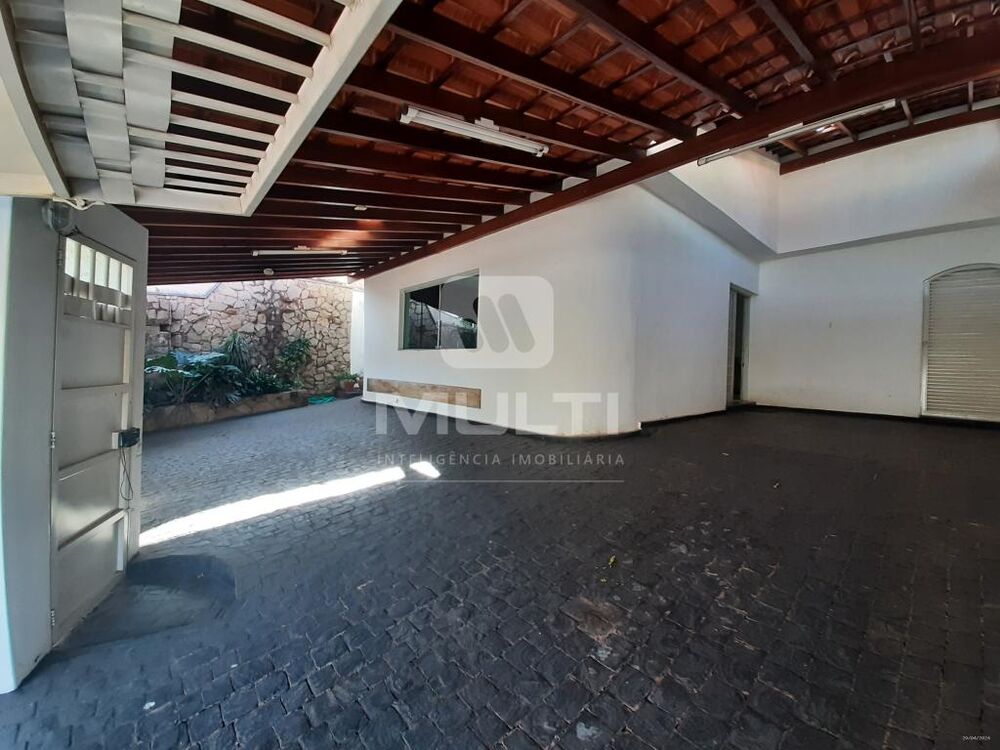Casa, 6 quartos, 298 m² - Foto 1