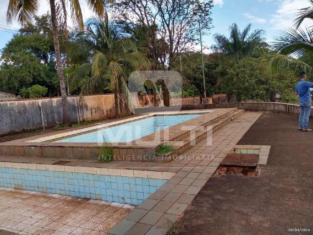 Terreno à venda com 3 quartos, 1580m² - Foto 2
