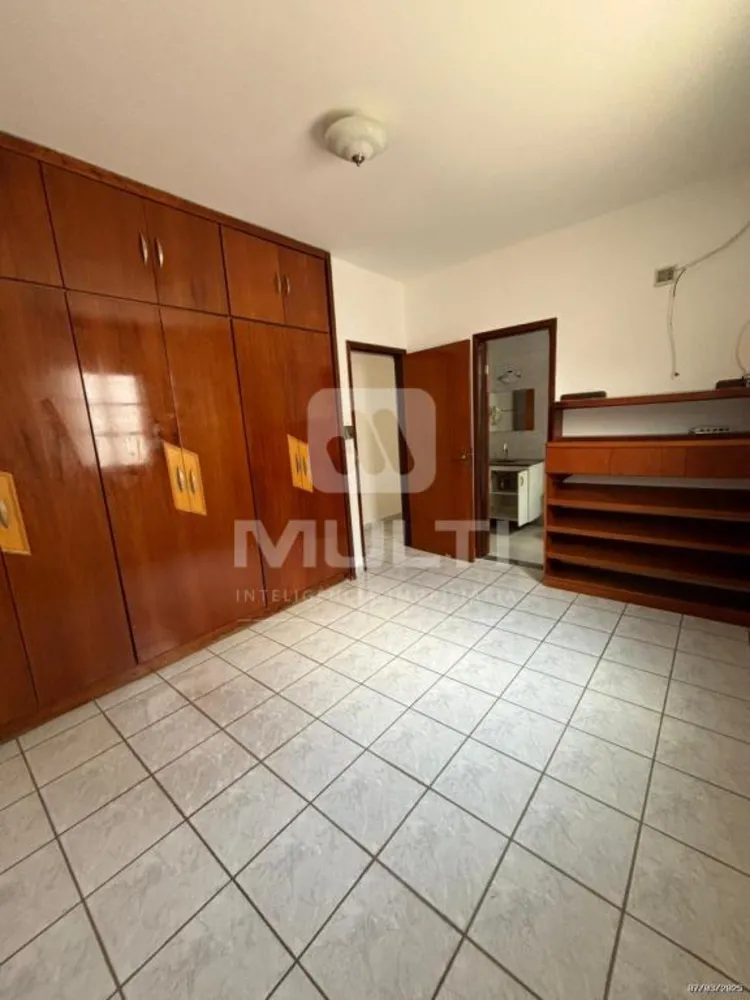 Casa, 5 quartos, 230 m² - Foto 3