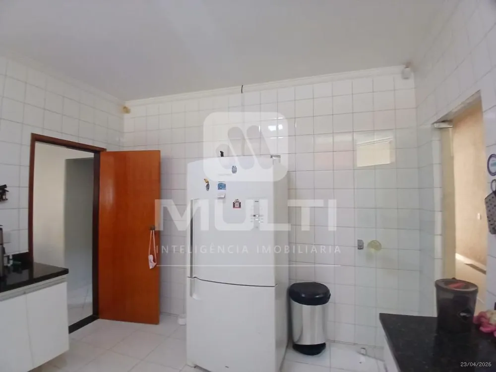 Casa, 3 quartos, 222 m² - Foto 1