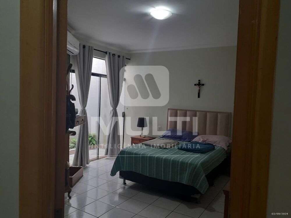 Casa, 4 quartos, 250 m² - Foto 9