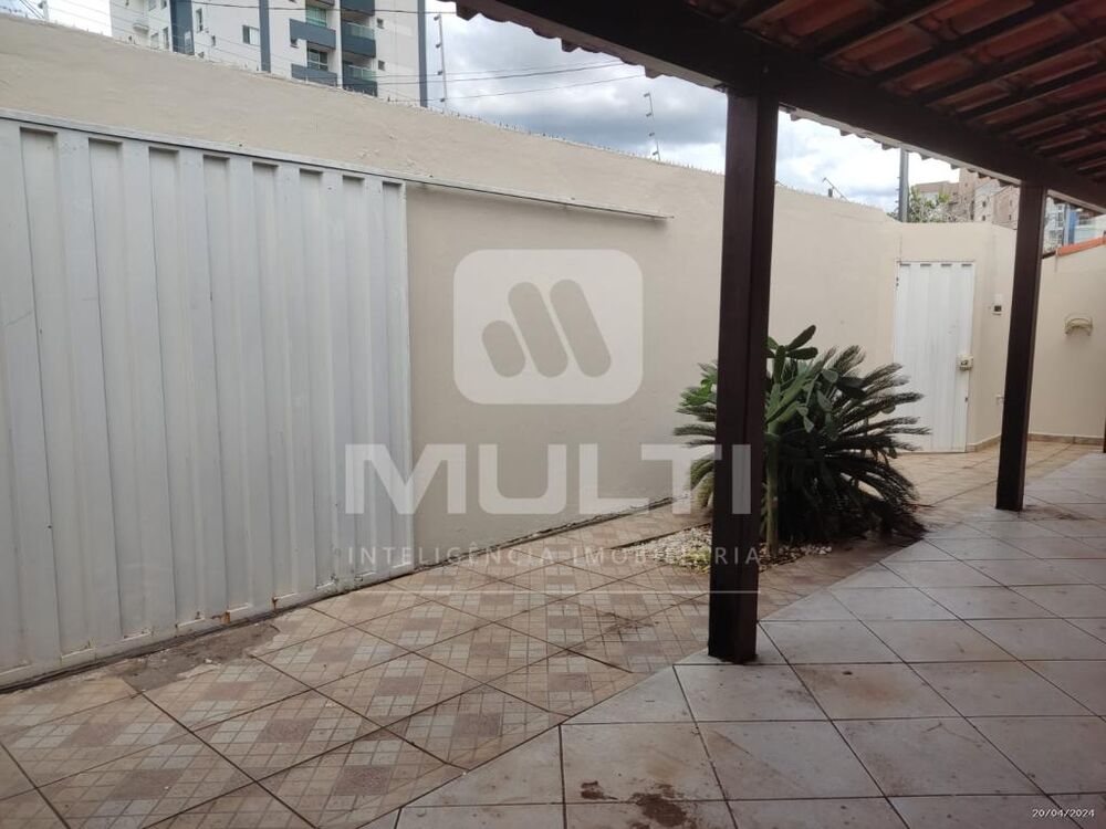 Casa à venda com 3 quartos, 200m² - Foto 4