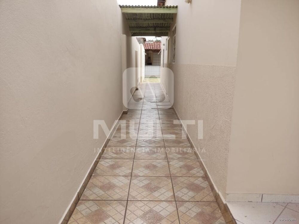 Casa à venda com 3 quartos, 200m² - Foto 2