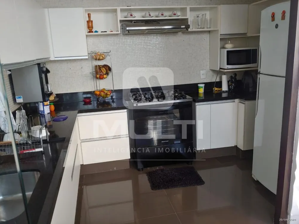 Apartamento, 3 quartos, 166 m² - Foto 1