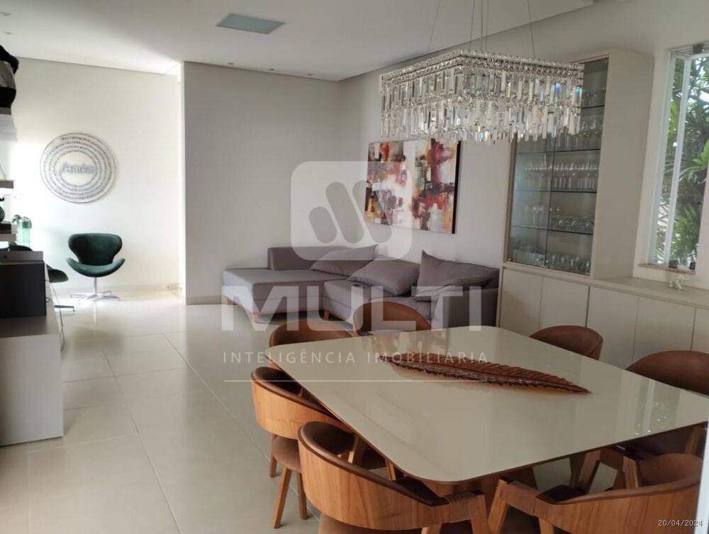 Casa de Condomínio à venda com 3 quartos, 270m² - Foto 1