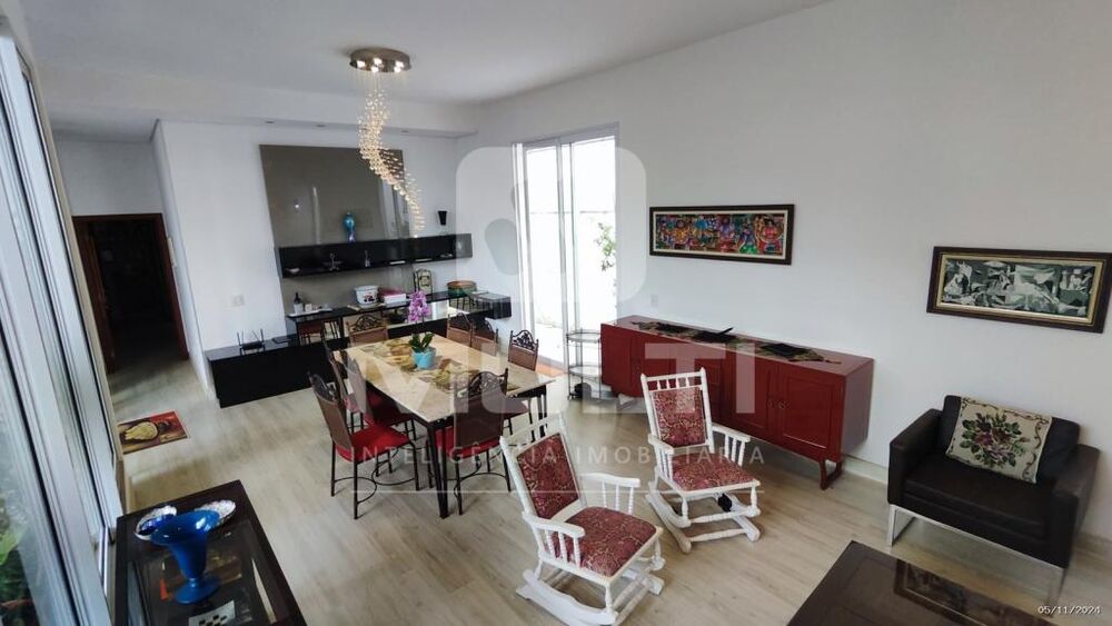 Casa de Condomínio à venda com 3 quartos, 245m² - Foto 2