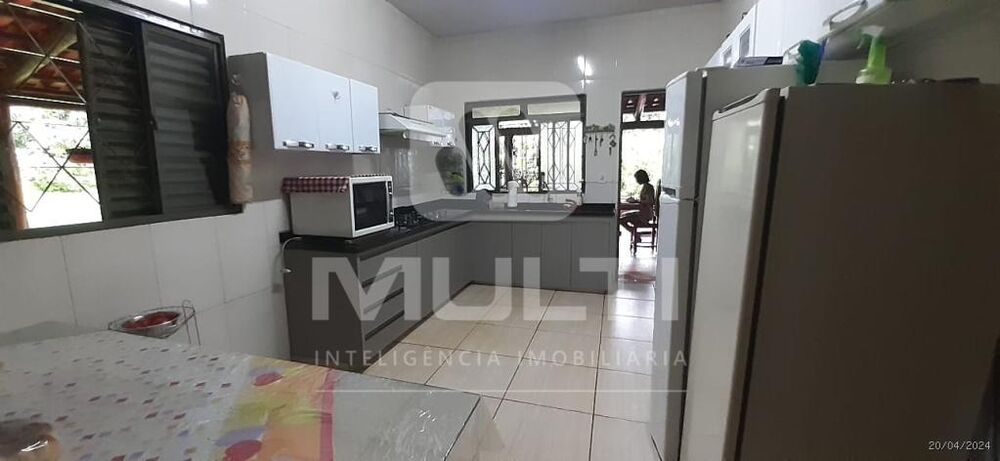 Chácara à venda com 1 quarto, 130m² - Foto 2