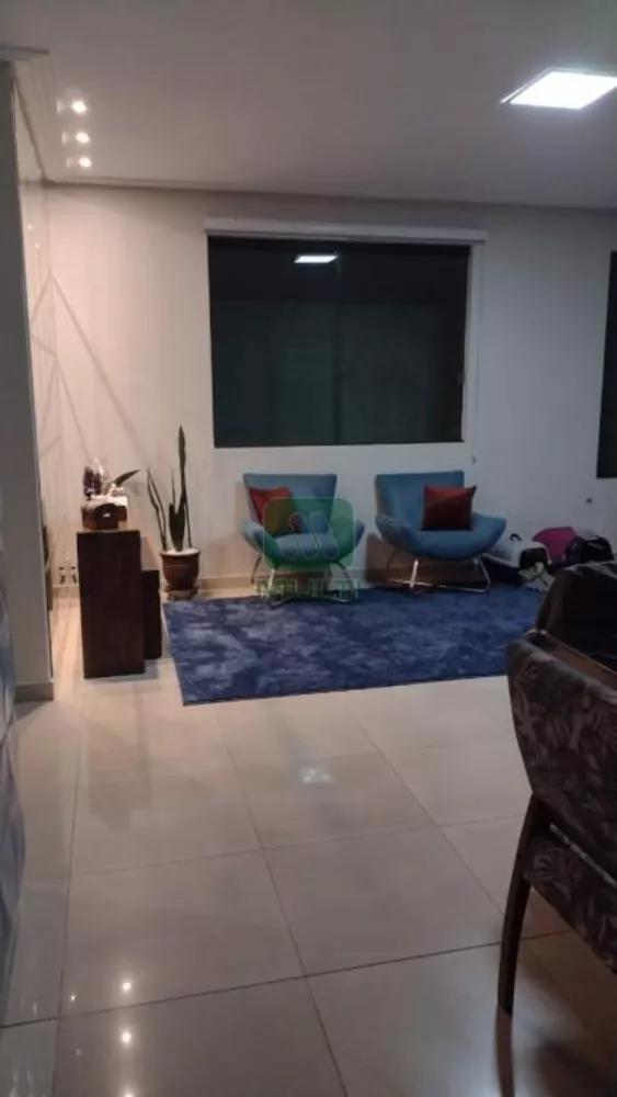 Casa à venda com 5 quartos, 361m² - Foto 3